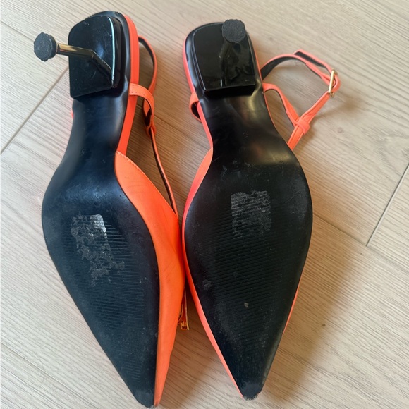 Elegant Orange Women's Shoes with Gold Accent - Picture 4 of 7